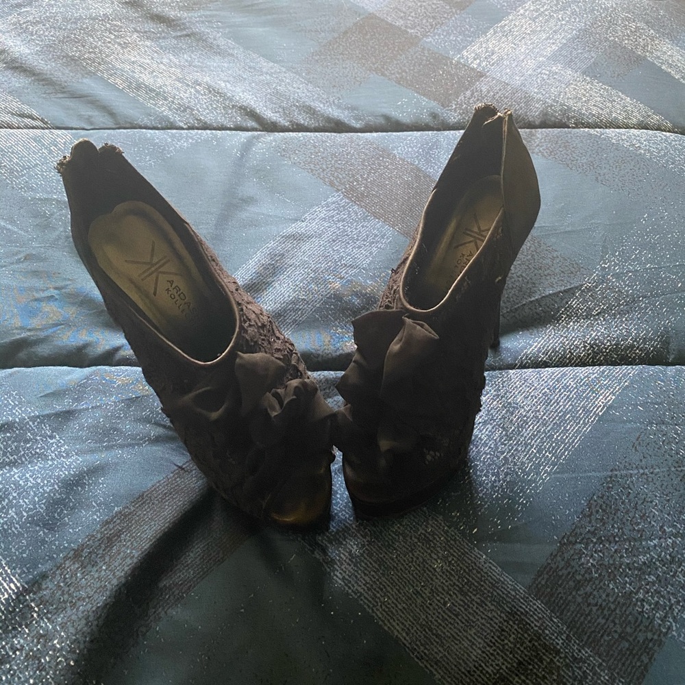 Kardashian Kollection Black Lace Heel - Size 6